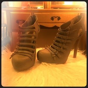 Aldo strappy taupe heels size 6